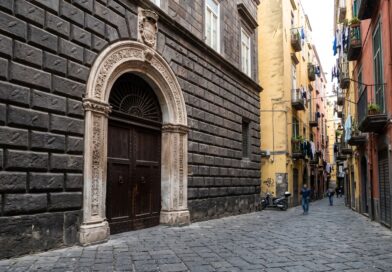 I segreti di Palazzo Penne: la leggenda del “Palazzo del Diavolo” a Napoli